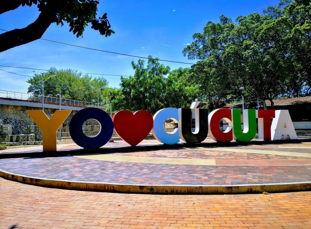 Letrero YO ❤️ CÚCUTA